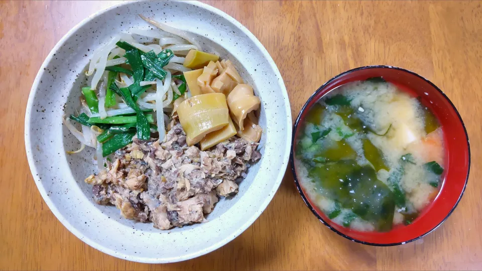 Snapdishの料理写真:７月２５日　鯖のビビンバ丼　具沢山お味噌汁|いもこ。さん