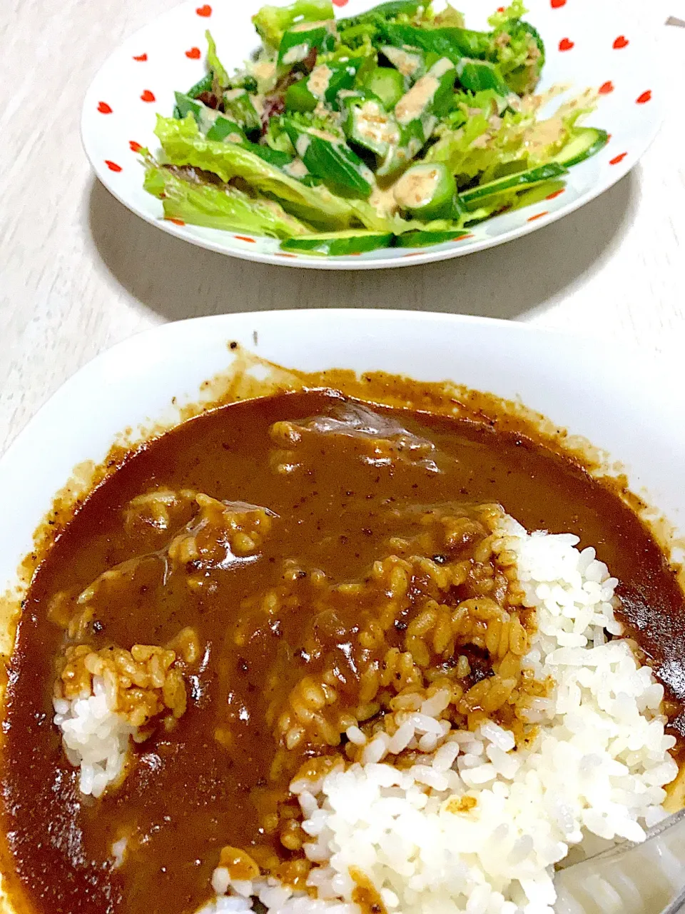 一人ご飯。グリーンサラダ、残りカレー|Ayaさん