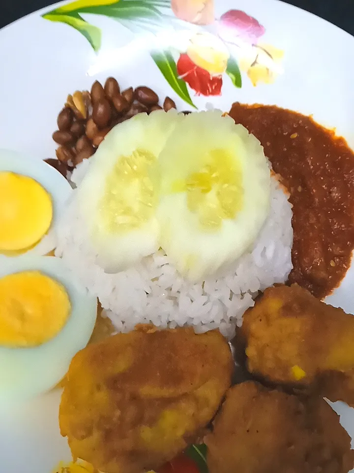 traditional nasi lemak with Japanese style fry chicken|ARJUNさん