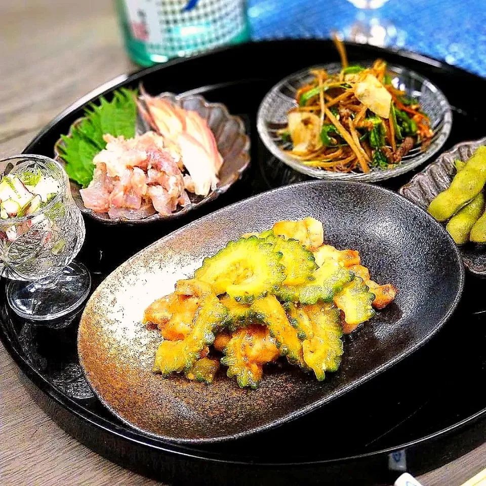 今夜の肴

鶏とゴーヤの辛味噌炒め
鯵の茗荷梅和え
タコのネギまみれ 
キンピラと春菊のサラダ
黒豆の枝豆

|ぷりさん