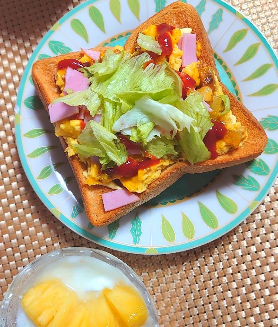 寝坊して時間がなかったから………のっけるだけのオープンサンドで朝ご飯🌅|ポチさん