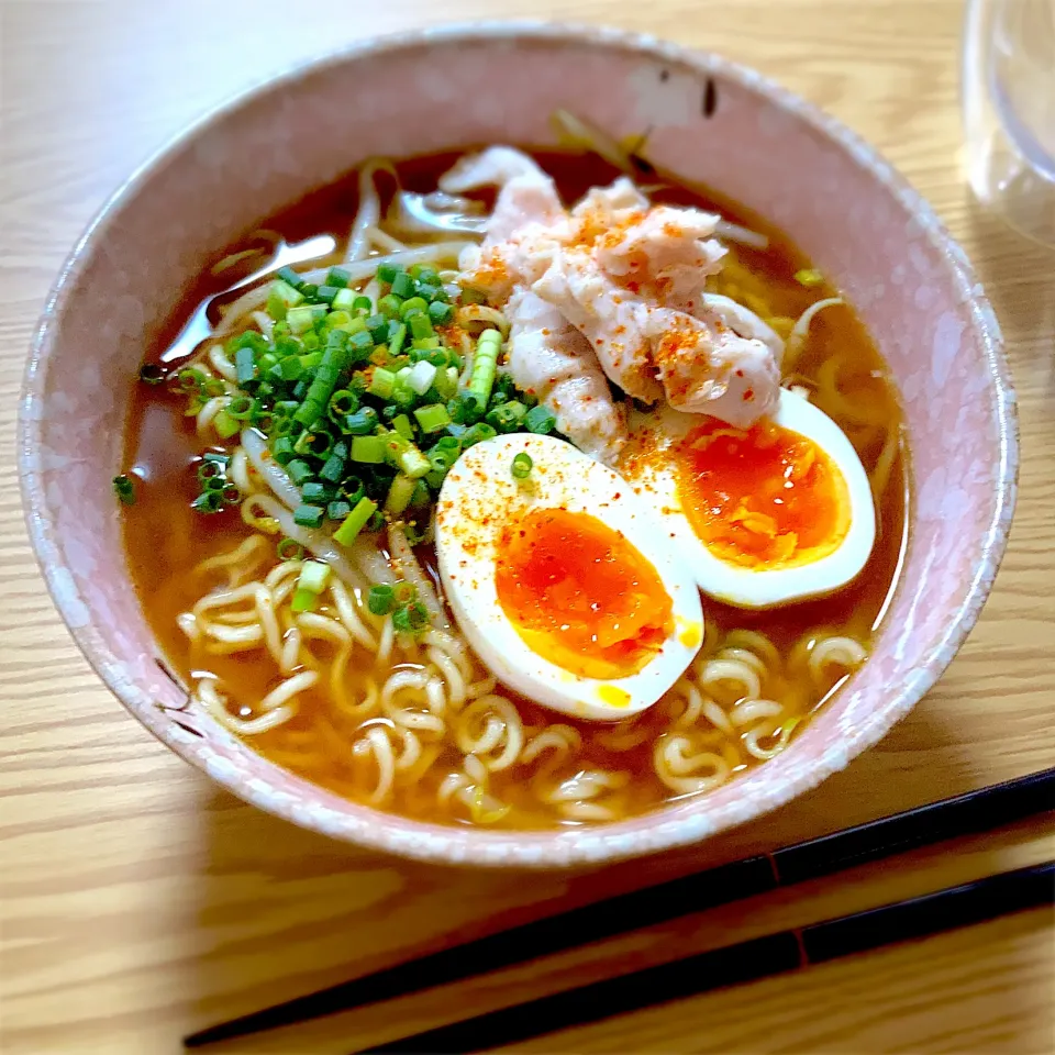 ラーメンでランチ|ツインうさぎさん