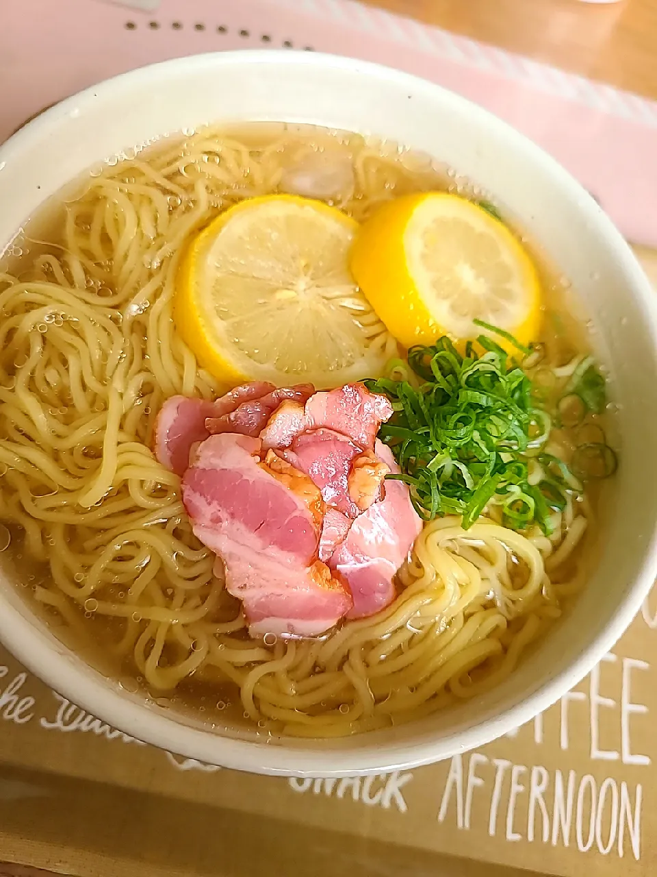 暑い日にピッタリ☀
レモンだし冷やし塩ラーメン😋🍋|みぽりん♪さん