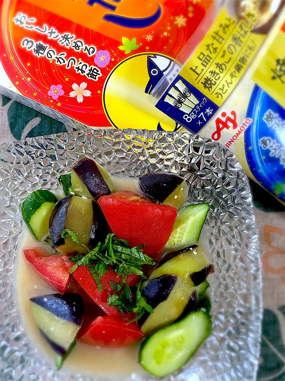 夏野菜で夏みそ汁🍅🍆🥒燻製マヨ入り|ぷうさんさん