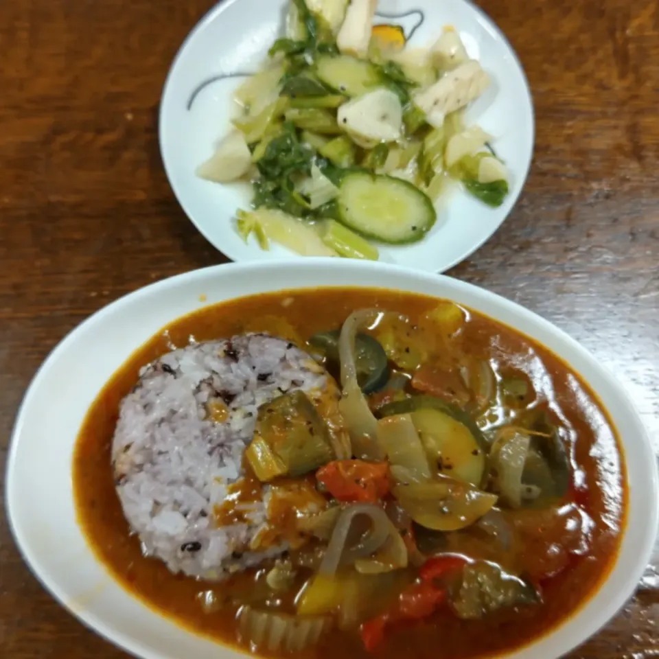 Snapdishの料理写真:ラストはレトルトカレーにトッピング|アクちゃんさん