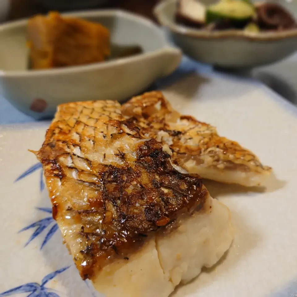 Snapdishの料理写真:鯛の粕漬けの焼き物( ´艸｀)|しーPaPaさん