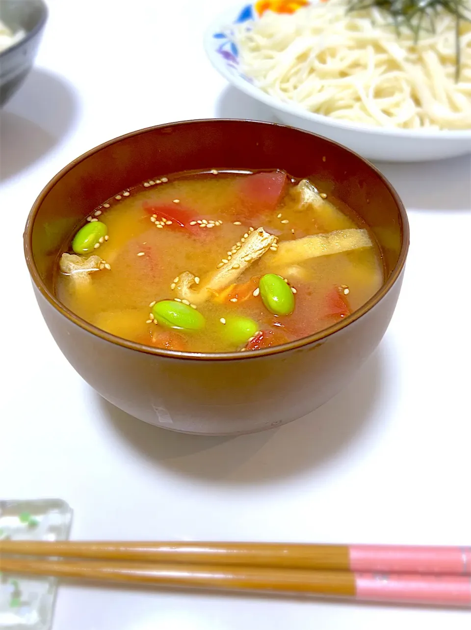 トマトと油揚げと枝豆の冷やしみそ汁☺︎|ちゅぱきちさん