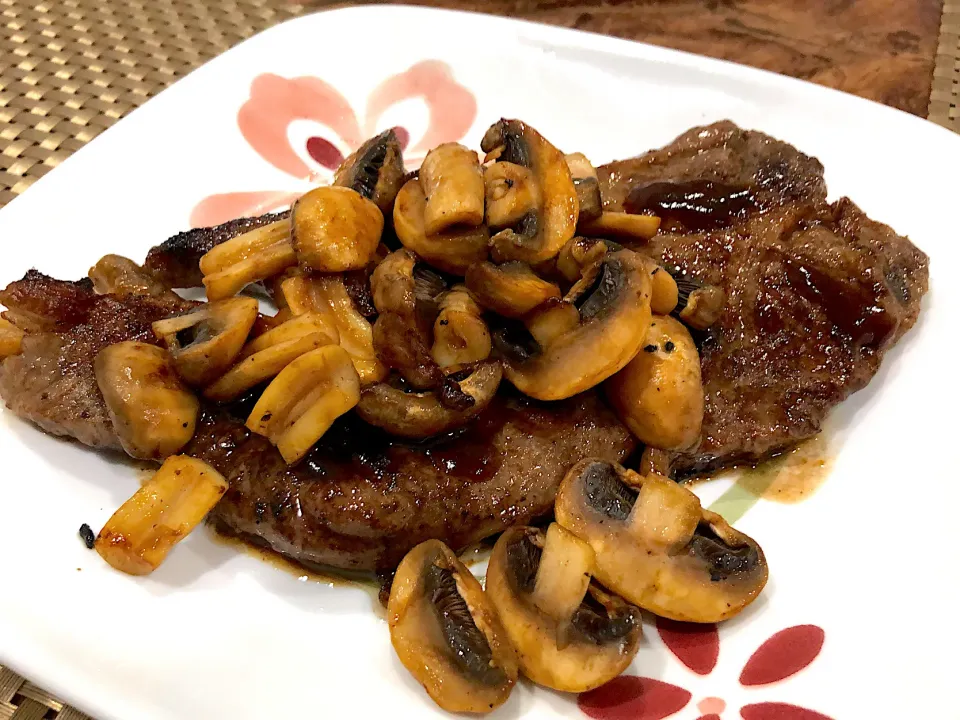 Wagyu steak with mushroom|Amy Aliyyaさん