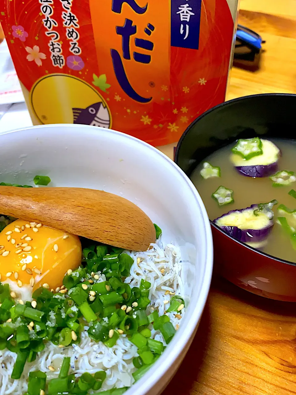 しらす丼、ナスとオクラの冷やし味噌汁|kaaaaaさん