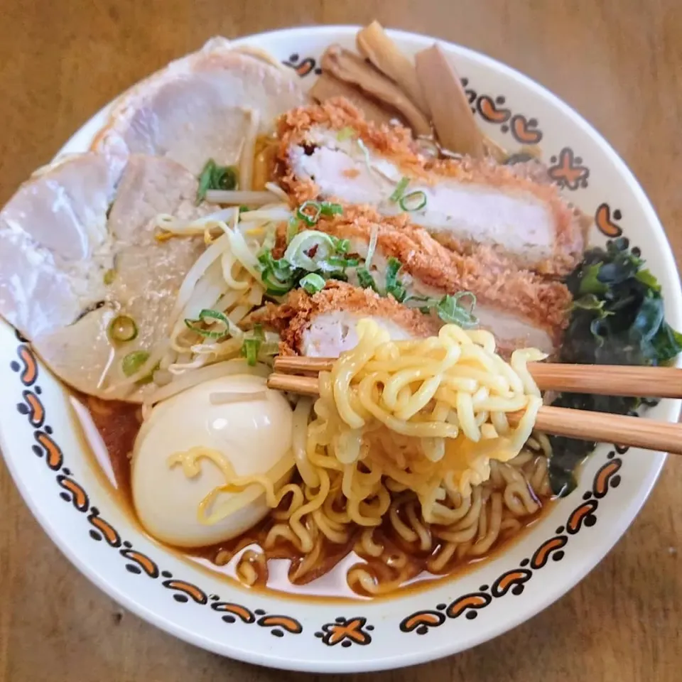 Snapdishの料理写真:トンカツラーメン|とおるさん