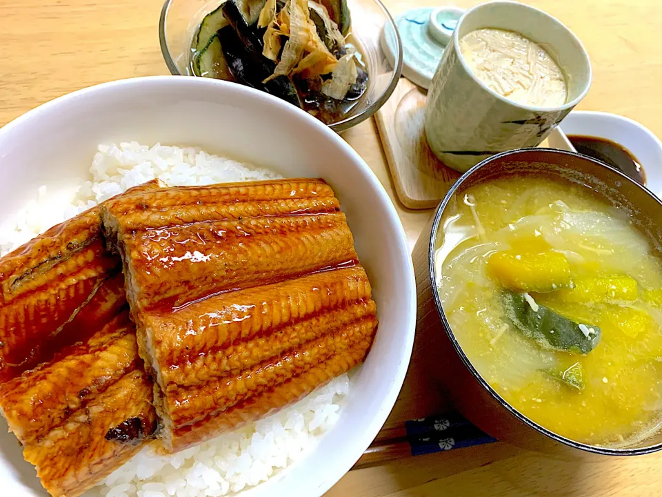 鰻丼　夏野菜の揚げ浸し　茶碗蒸し|ゆさん