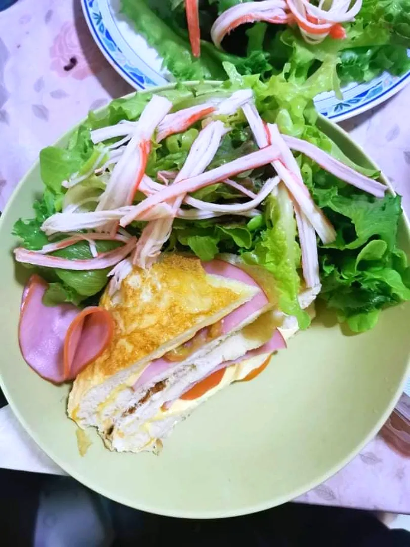 Sandwich hamsteak with salad|BakeFreshOvenさん