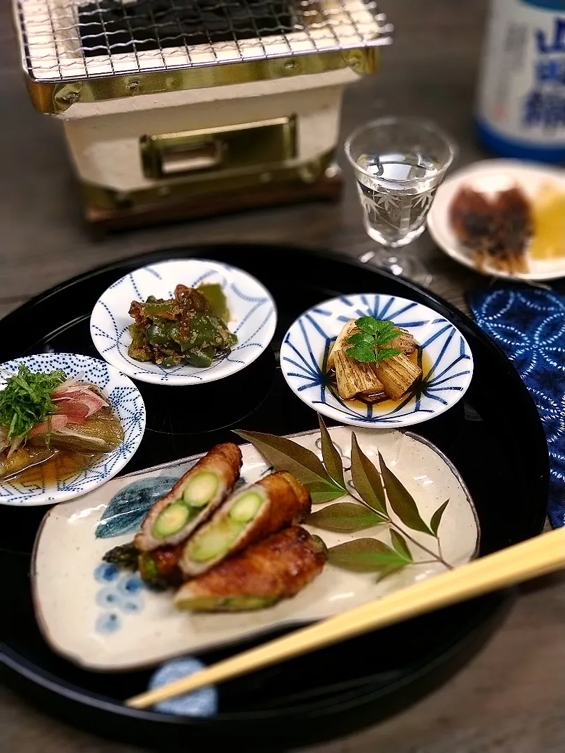 今夜の肴

アスパラの肉巻き照り焼き
焼き茄子のおひたし
ピーマンの明太昆布和え
焼きセロリの土佐酢浸し

炙り物
     (干しホタルイカ・エイヒレ)|ぷりさん