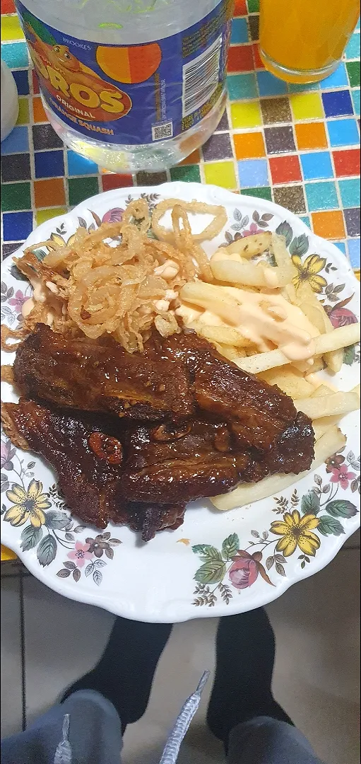 Ribs, onion rings and Chips|Zaakirah Hattasさん