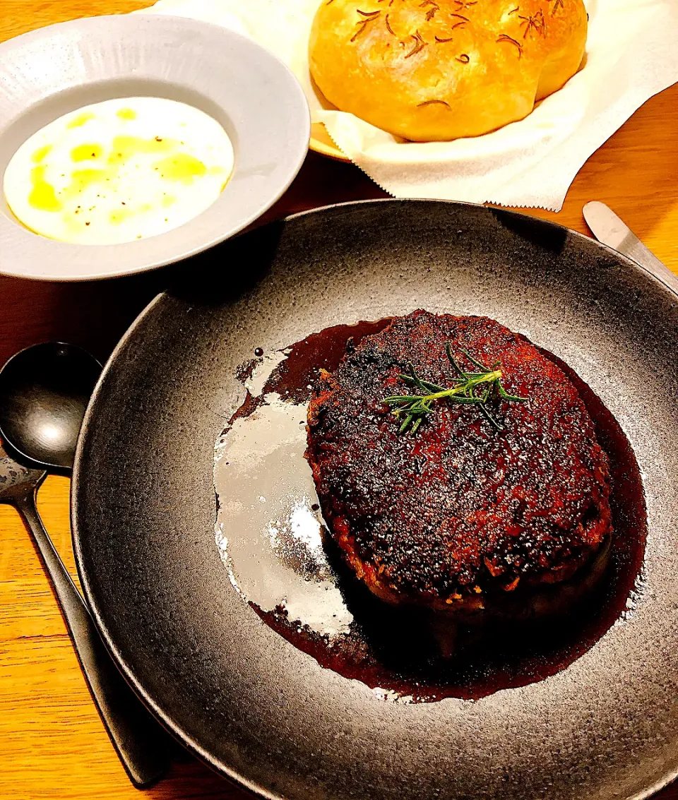 カリカリフワフワハンバーグ😋|けんちんさん