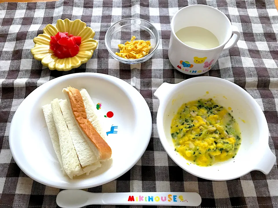 Snapdishの料理写真:【離乳食】とうもろこしのミルク和え、食パン、錦糸卵、プラム、ミルク|sayaさん