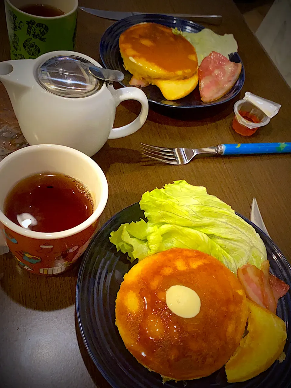 厚焼きパンケーキ　焼きベーコン　バター　メープルシロップ　アールグレイティー|ch＊K*∀o(^^*)♪さん