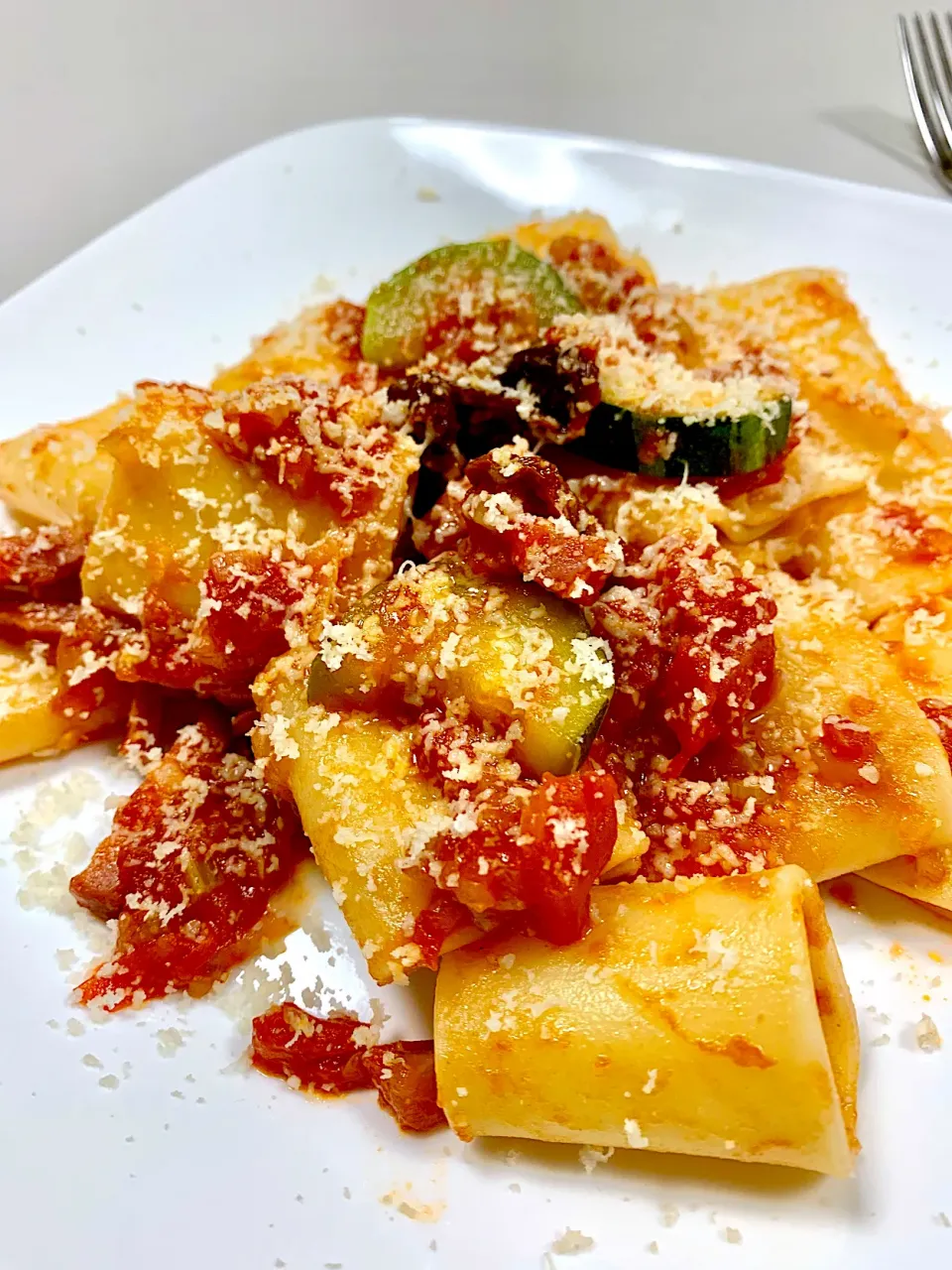 Paccheri with Semi-Dried Tomatoes|gonbenさん