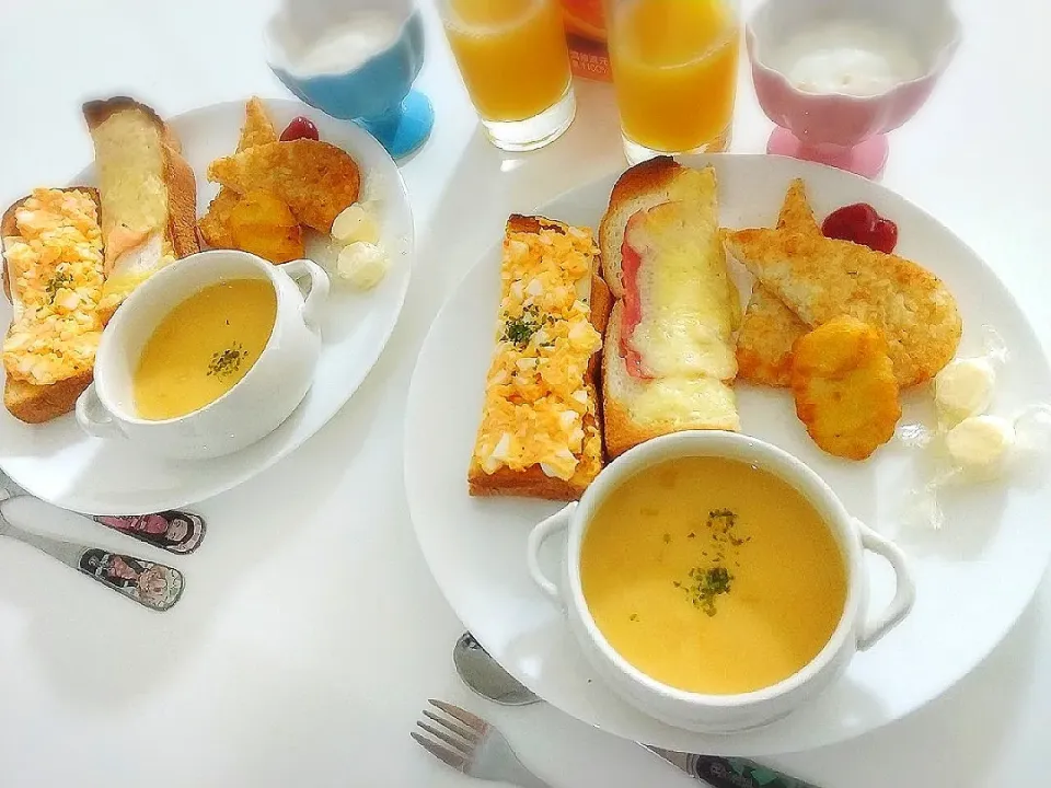 子供朝ごはんワンプレート☕️🍞🌄
たまごチーズトースト&ベーコンチーズトースト、ハッシュドポテト、チキンナゲット、キャンディチーズ
コーンスープ
桃ヨーグルト|プリン☆さん