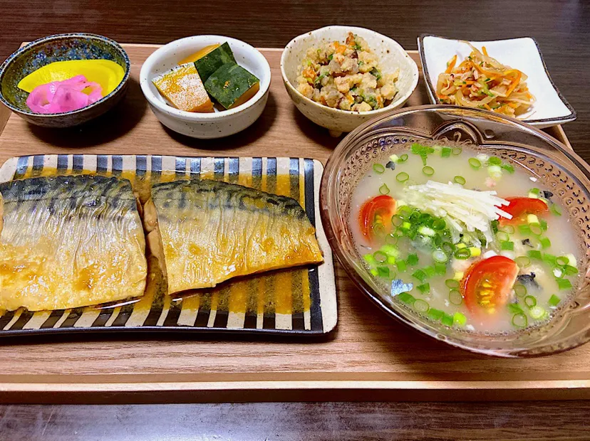 ⭐️鯖缶とミニトマトの冷やし味噌汁　⭐️鯖の煮付け　⭐️もやし の中華サラダ　⭐️卯の花　⭐️かぼちゃの煮物　⭐️沢庵、さくら漬け|よっちぃさん