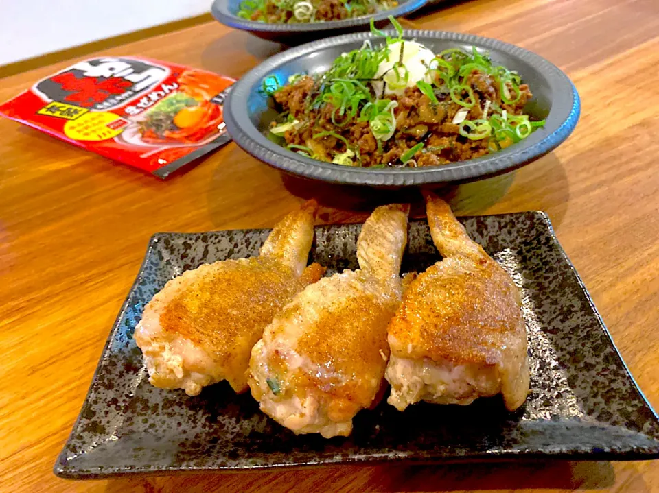 Snapdishの料理写真:塩コショウしっかり効かせた　手羽先餃子|ふくすけ食堂さん