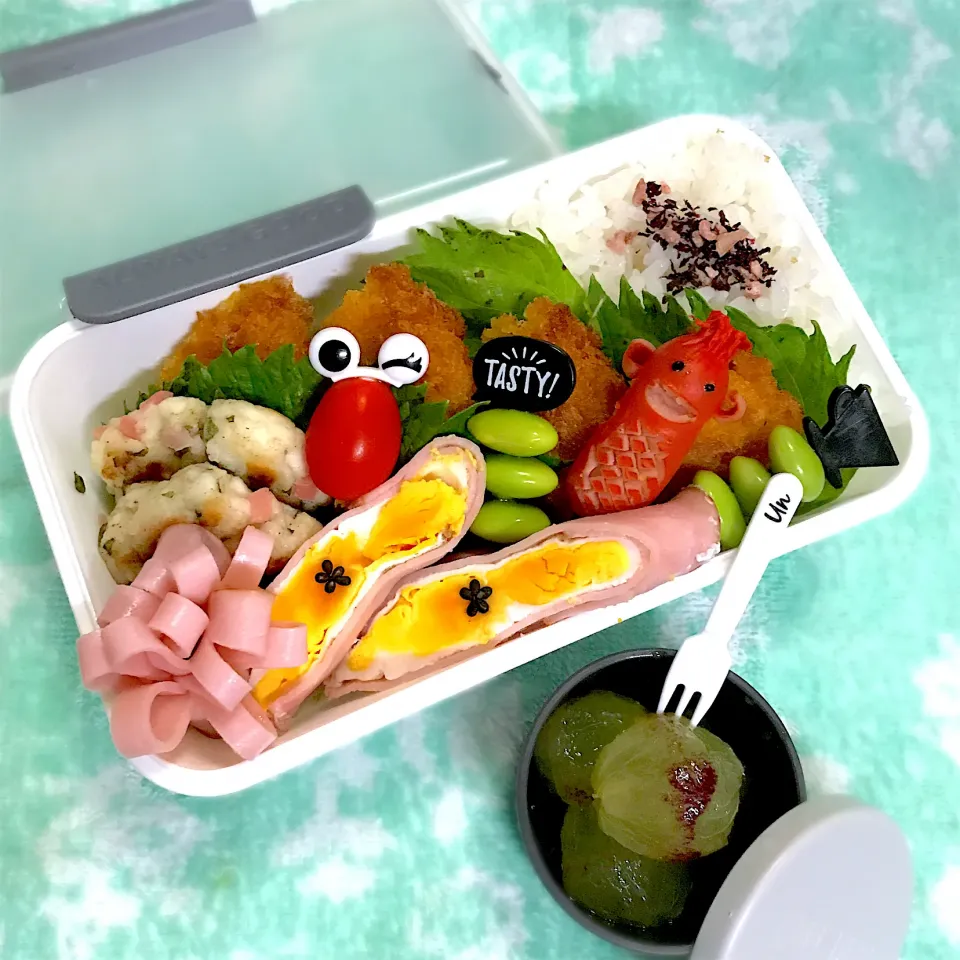 JK 1弁当🍱〜ヒレカツ(冷食)・ハムエッグ・大葉はんぺん紅生姜焼き・花ハム・ソーセー人・枝豆・ぶどう🍇|華恋さん