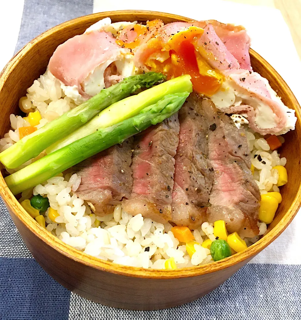 Snapdishの料理写真:今日のパパ弁当はステーキ丼♪|key♪さん