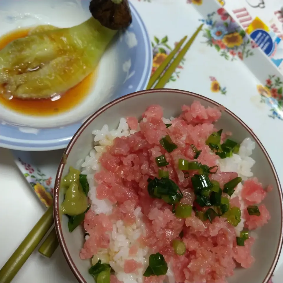 Snapdishの料理写真:マグロ丼|KIAさん