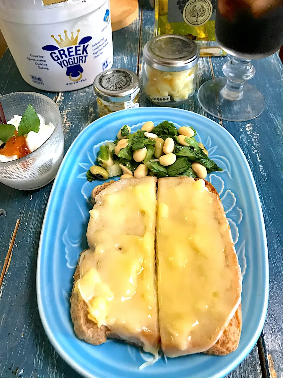 Snapdishの料理写真:コストコマイマスト、フランス🇫🇷スライスチーズ、発芽大豆、ギリシャヨーグルト|atsukoさん