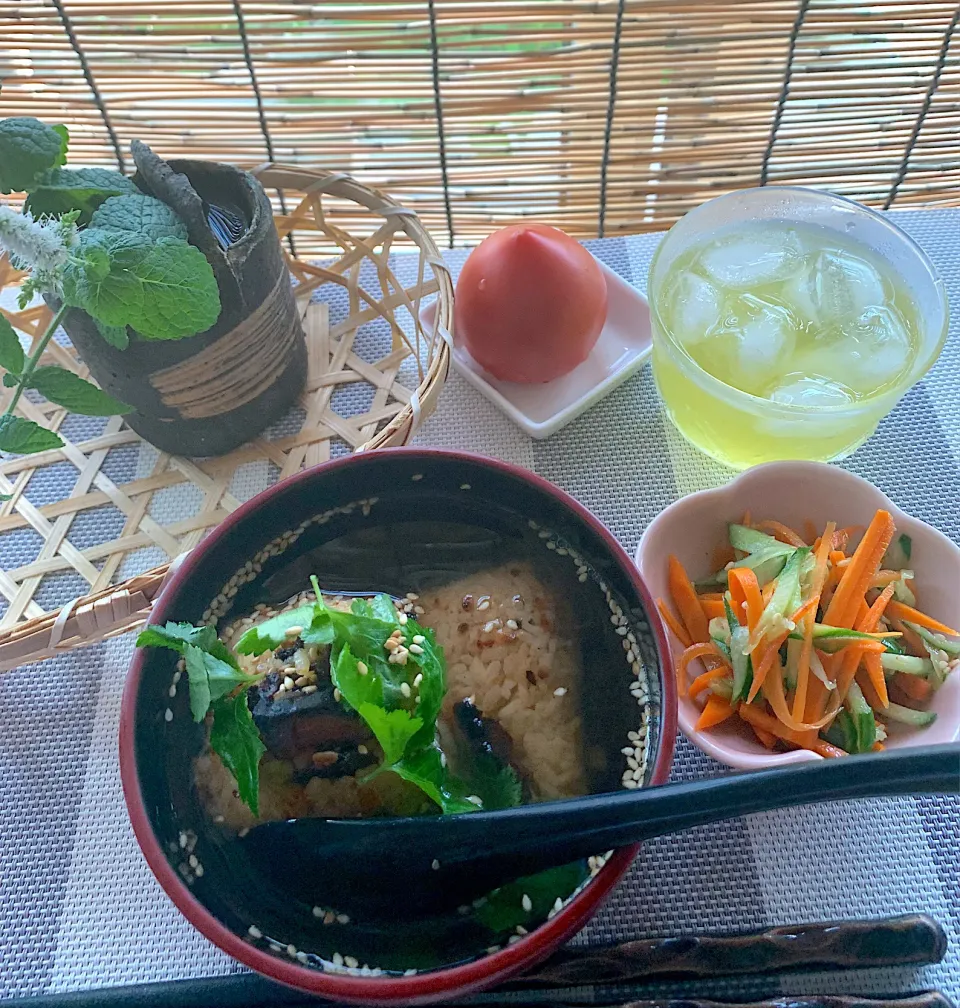 鰻の炊き込みご飯にぎりめしからのお茶漬け|シュトママさん