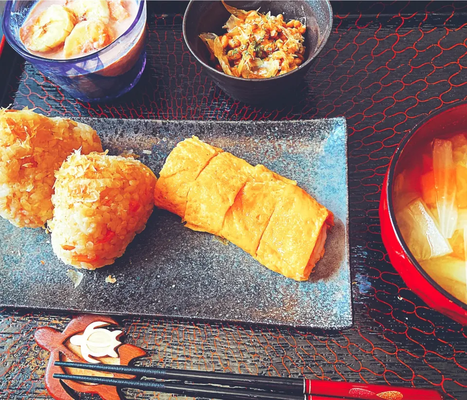 昨日の炊き込みご飯をおにぎりに。|花玉子さん