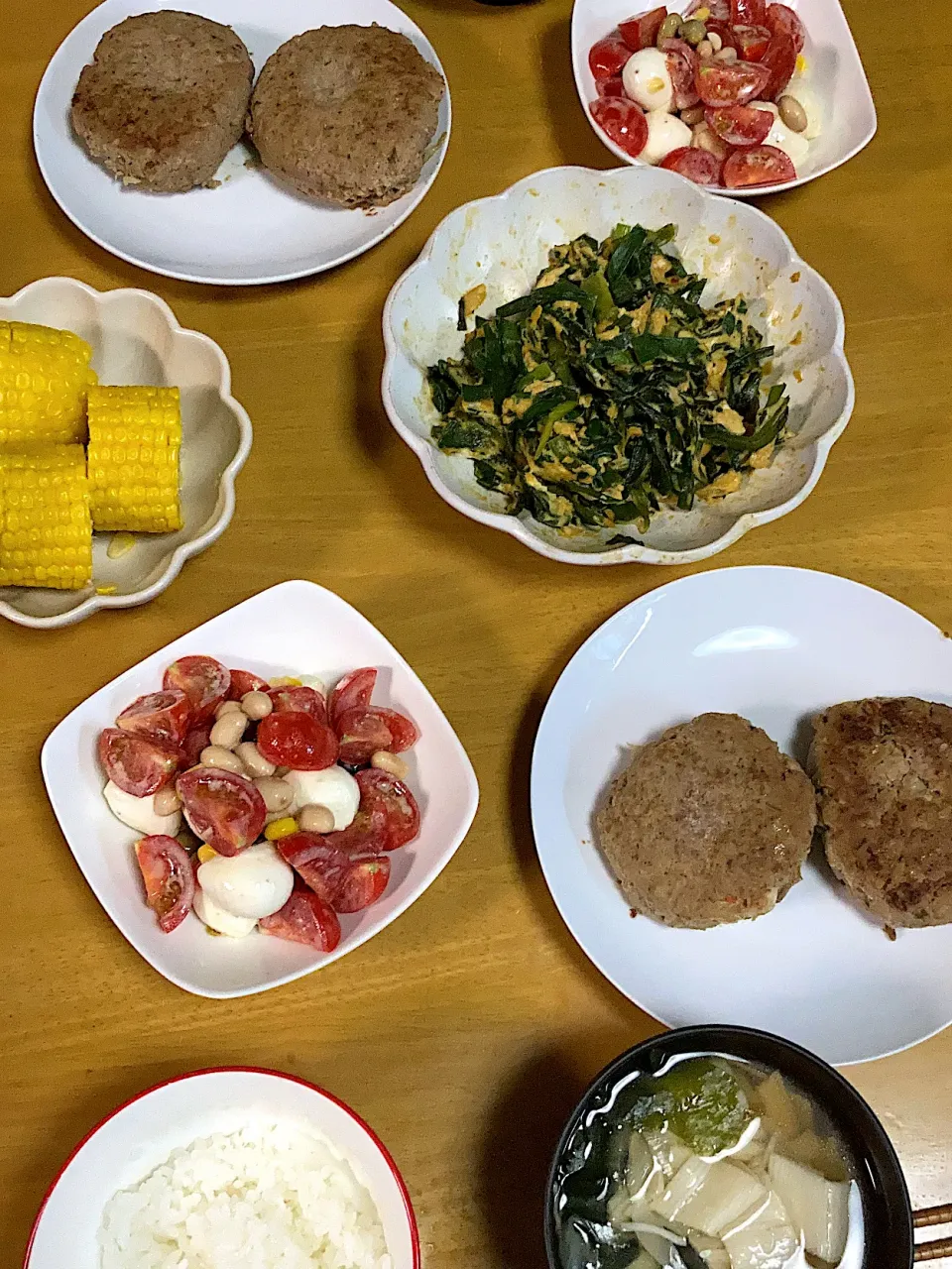 Snapdishの料理写真:#ニラ玉　 #ハンバーグ　 #トマトビーンズサラダ|𝕜𝕪𝟙𝟘𝟚𝟘𝟙𝟠さん