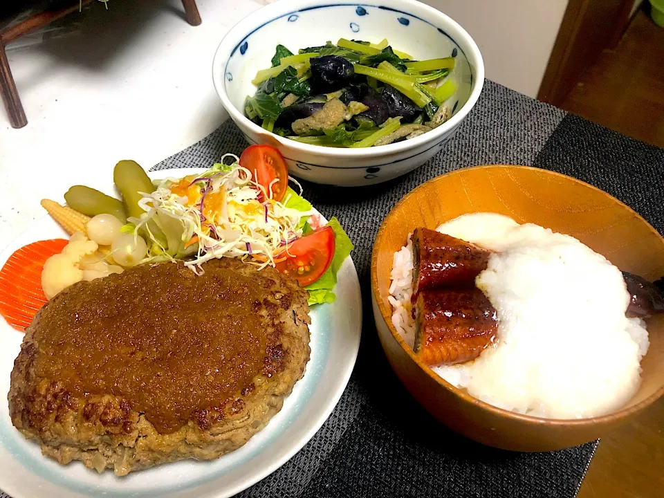 Snapdishの料理写真:山掛け鰻丼　　ステーキ宮のソースDEハンバーグ　　小松菜と茄子の煮浸し|石川洋子さん