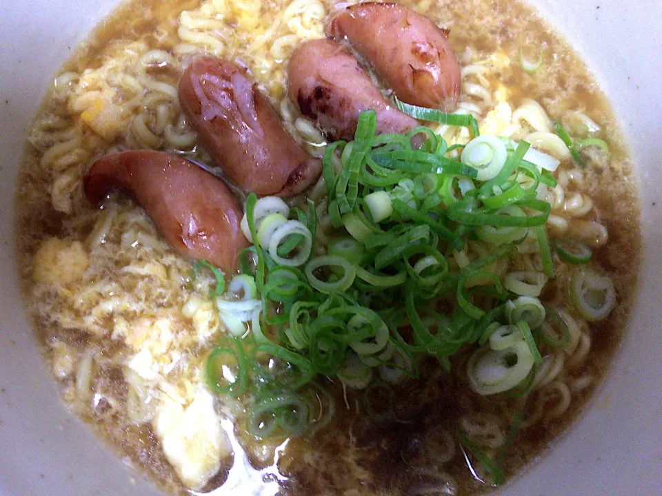 自家製 醤油ラーメン(ウインナー•玉子入)|ばーさんさん