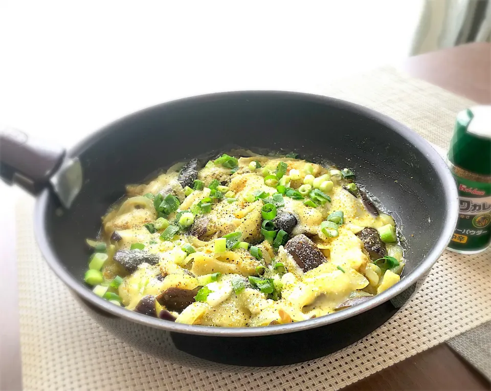 Snapdishの料理写真:なすとツナと飴色玉ねぎのチーズ焼き🧀カレー味|ぷっくりんこ💙さん