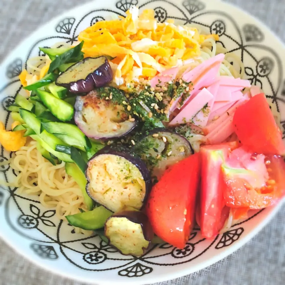 Snapdishの料理写真:夏野菜たっぷり冷麺|kazさん