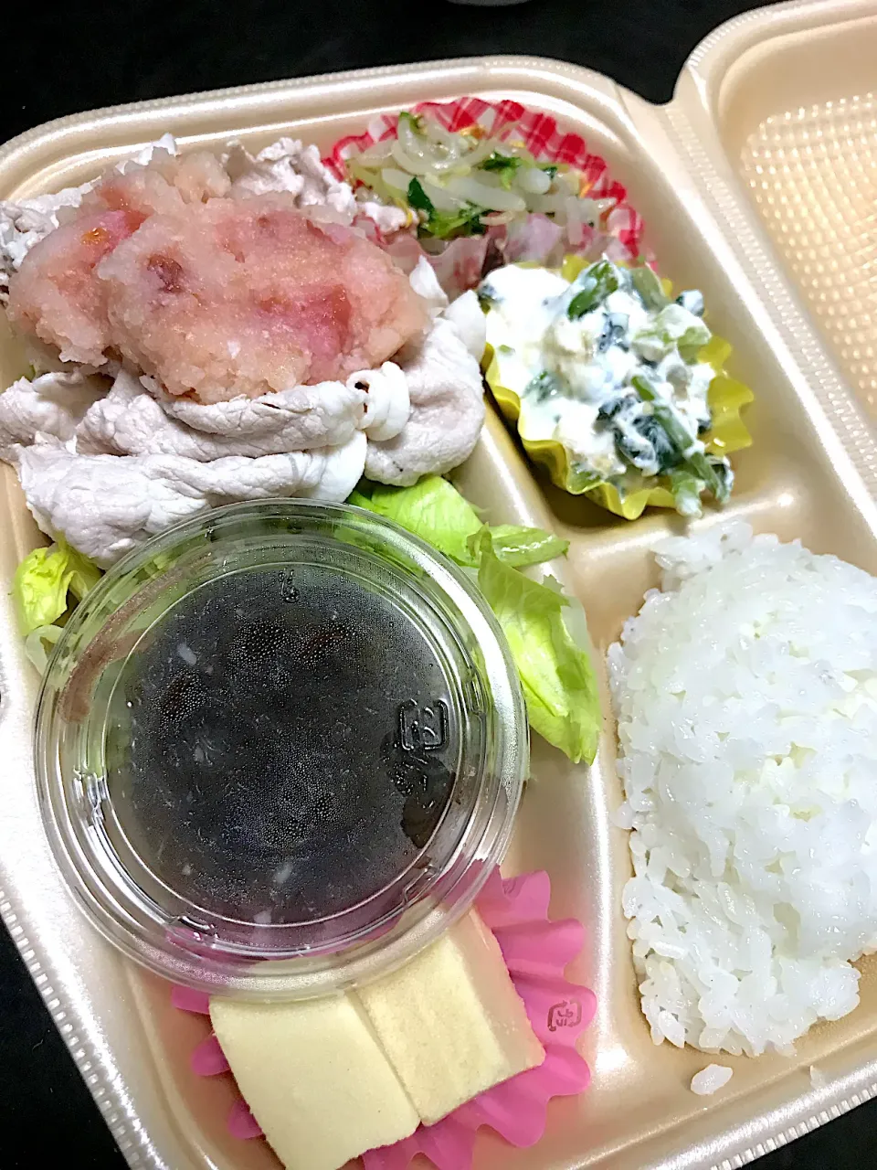 今日のオフプレート^ ^
・豚しゃぶ梅おろし
・米120グラム半分しらたき
・高野豆腐
・もずくみょうが和え
・豆苗もやしナムル風
・小松菜のクリーミーおかか和え|saturnさん