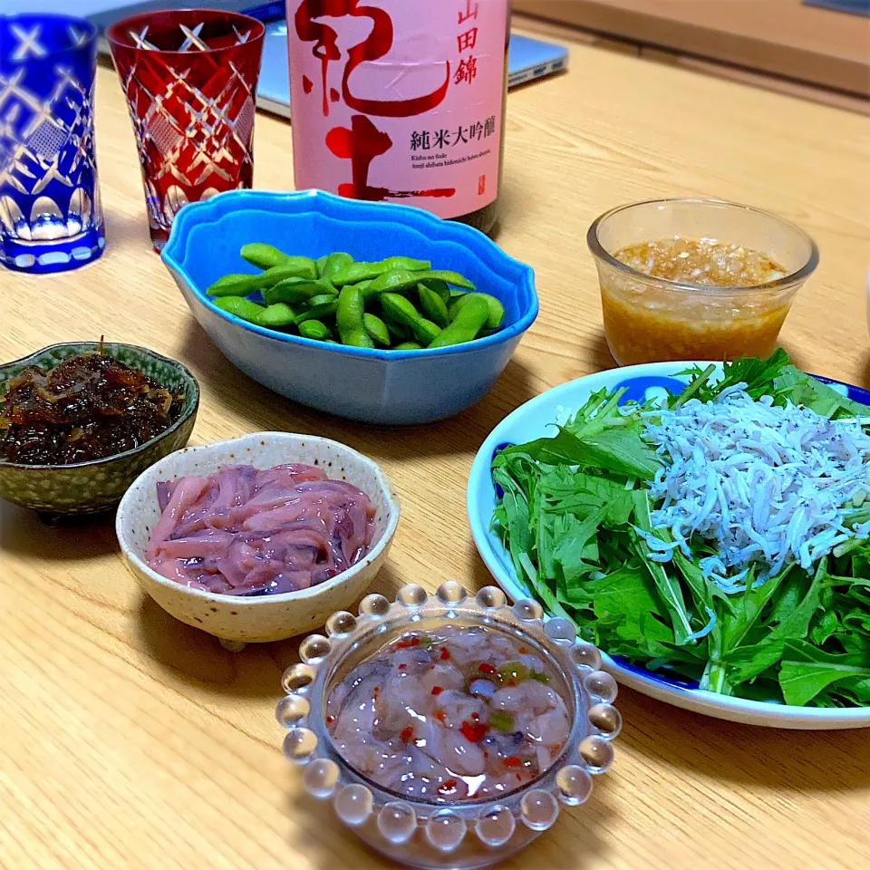 Snapdishの料理写真:簡単なおつまみと日本酒で🍶|ツインうさぎさん