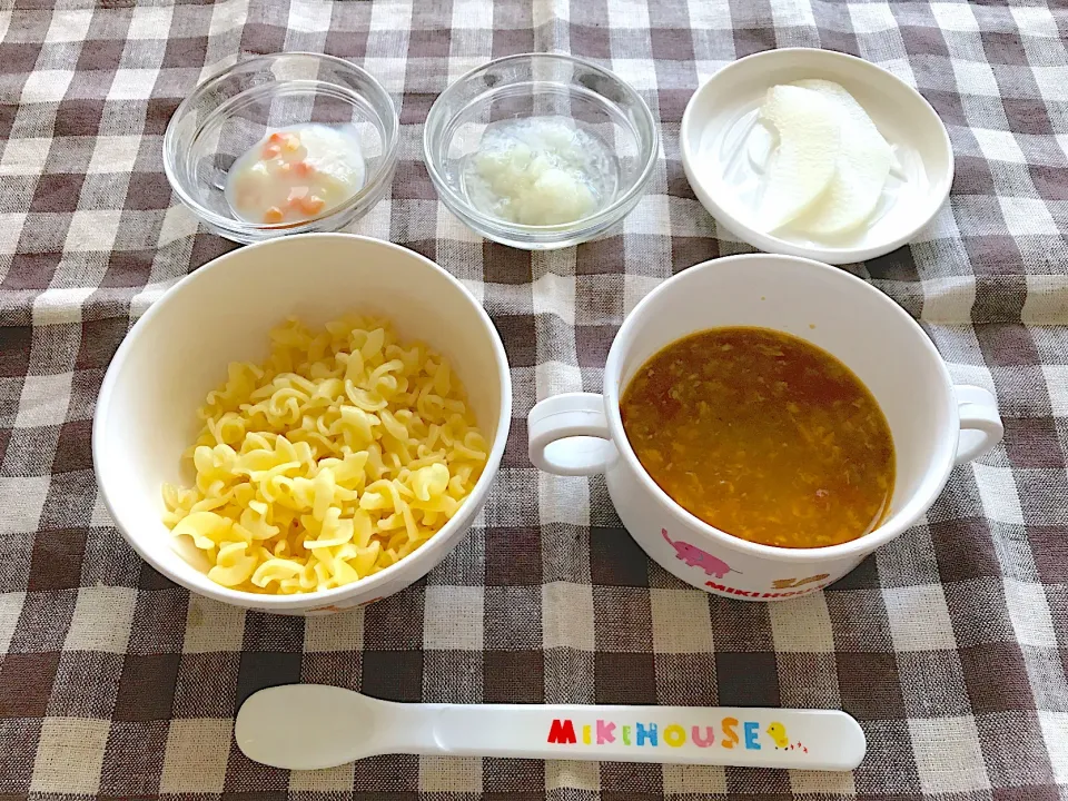 Snapdishの料理写真:【離乳食】パスタ（トマトソース&ホワイトソース）、梨|sayaさん