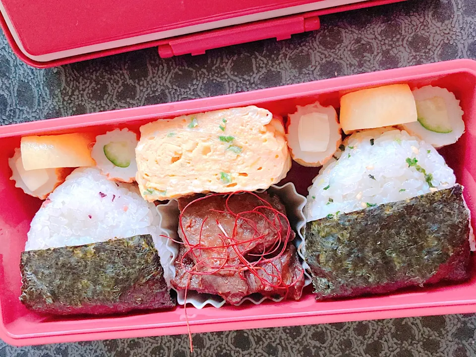 Snapdishの料理写真:手抜きな自分弁当|naomin.･*さん