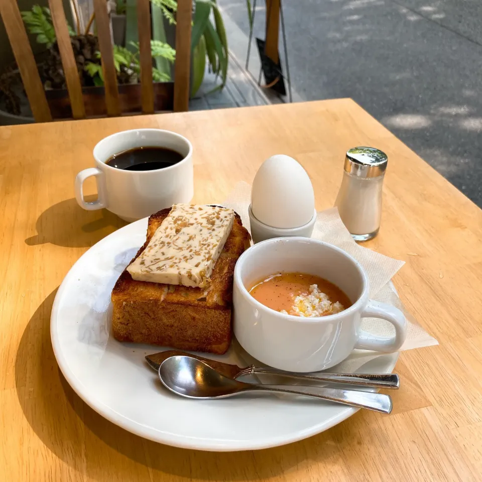 Snapdishの料理写真:　ジンジャーバタートーストとエビの　　　ポタージュ🧈🦐|ちゃみこさん