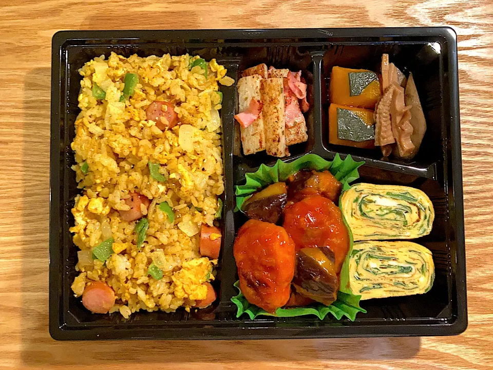 Snapdishの料理写真:カレーチャーハン　ピリ辛チキン　ニラ卵焼き　山芋バターハーブ焼　干しタケノコと煮物弁当|あぐりさん