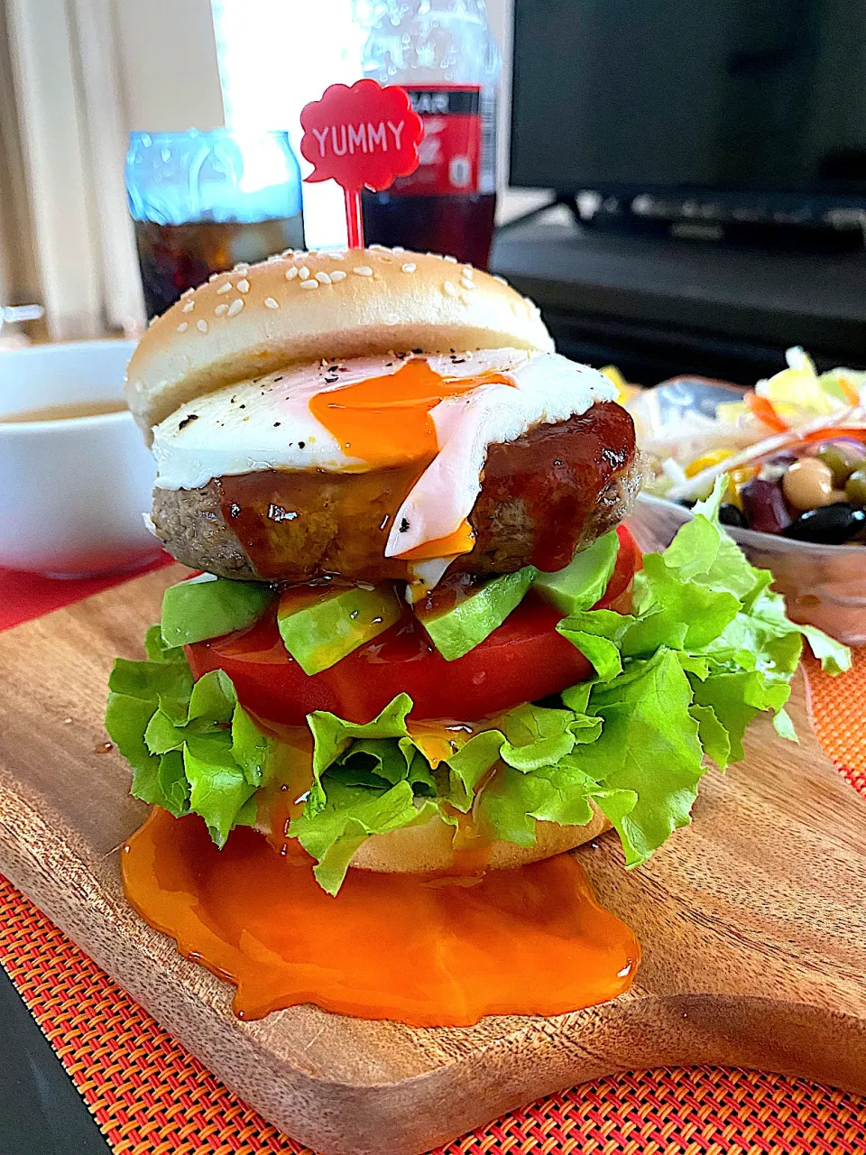 卵黄大洪水ハンバーガー🍔|ゆかりさん