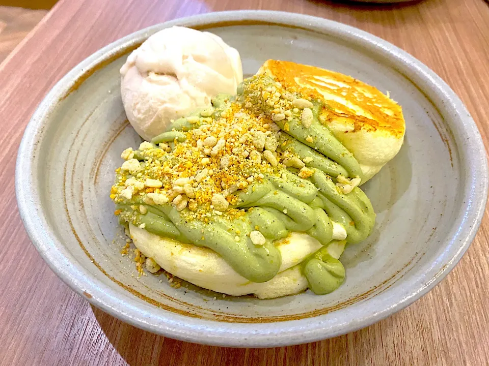 Soufflé matcha pancakes with gelato|skyblueさん