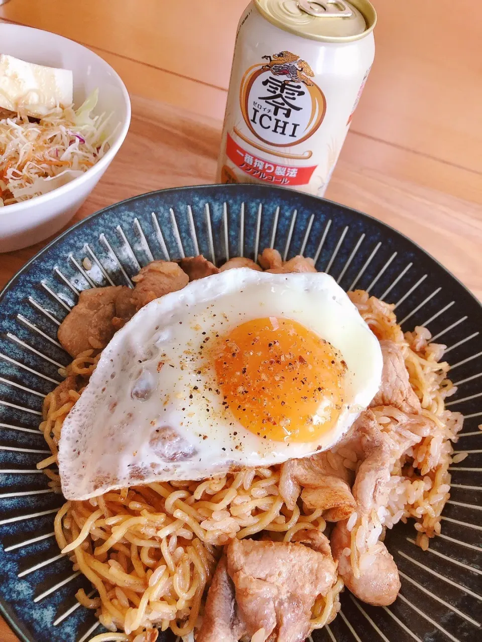 Snapdishの料理写真:そばめし、目玉焼きのせ。豆腐のサラダ。|海斗さん