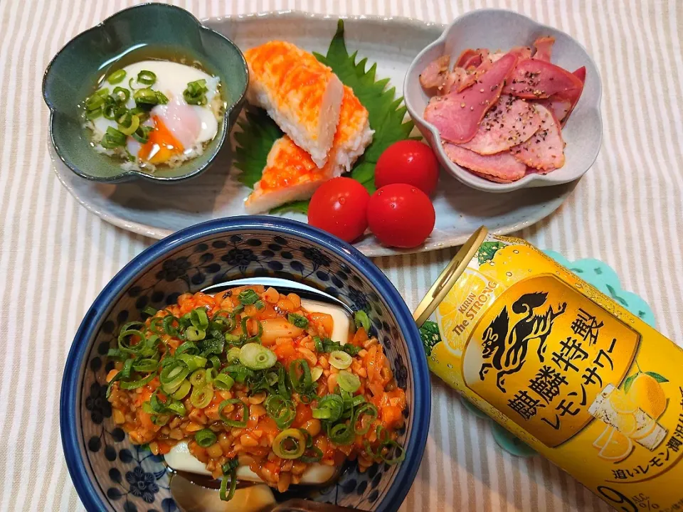 Snapdishの料理写真:★小料理屋ちえこ　お品書き★
❇️キムチ納豆豆腐
❇️温泉たまご
❇️カニカマ(明太マヨ入り)
❇️スモークたん|☆Chieco☆さん