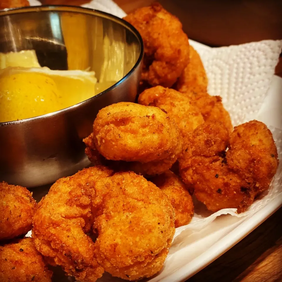 Today is a very warm day in Tokyo 
So I made 
Cajun fried Scampi Fresh Prawns 🍤 
With Jalapeño Tartar Sauce 
Potato Salad with Chervil , Celery , onions 
Toma|Emanuel Hayashiさん