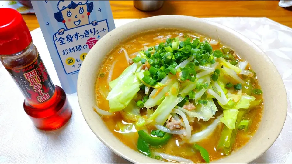 お家ラーメン🍜
味噌ラーメンに激辛四川ラー油🔥|卯月さん