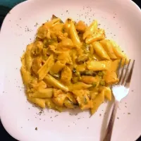 Snapdishの料理写真:Creamy pasta and chicken fillet..|ESIBAYENI AFRICAN CUISINEさん