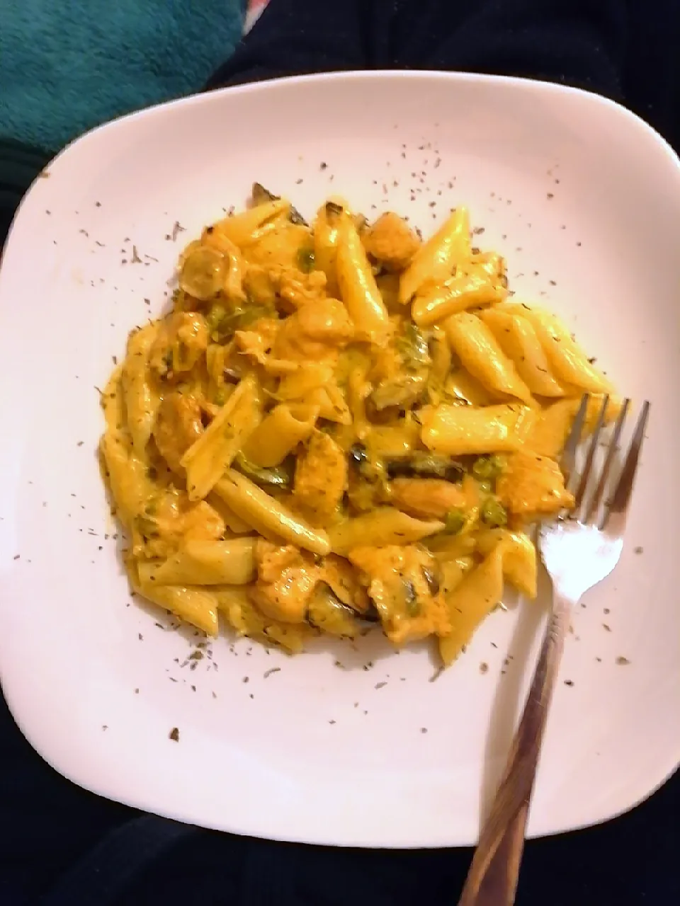 Snapdishの料理写真:Creamy pasta and chicken fillet..|ESIBAYENI AFRICAN CUISINEさん